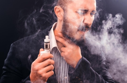 Cigarette électronique et gorge qui pique : mais pourquoi ?